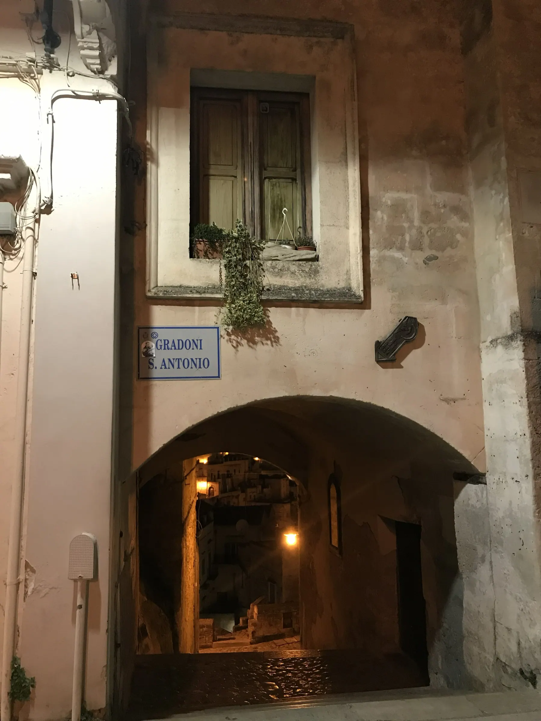 Porta di Suso leading towards the cathedral
