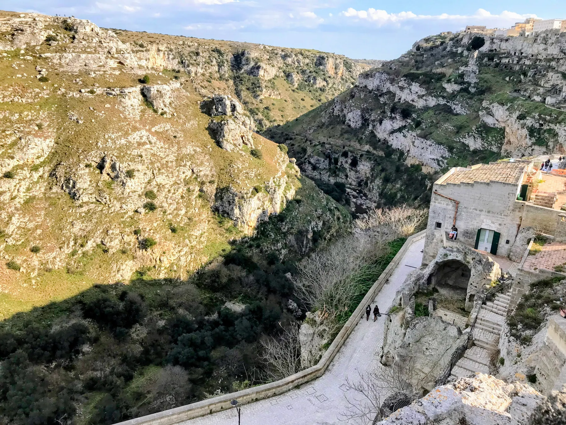 Via Madonna delle Virtu along the gorge edge